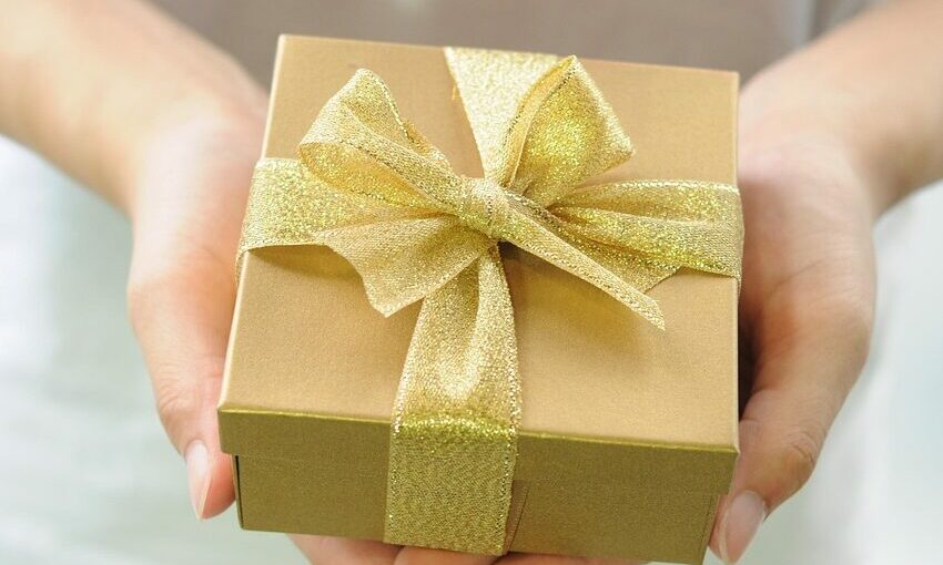 cropped-cropped-gift-box-2458012_1280.jpg